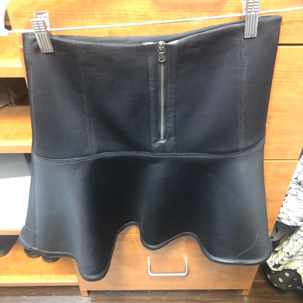 Club Monaco black scooba and leather skirt